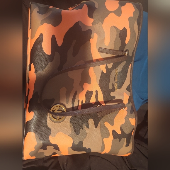 Michael Kors Handbags - Rare Michael Kors orange camo tote